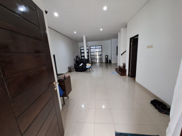 DIJUAL RUMAH 2 LT CLUSTER MEWAH DI JL.SOEKARNO HATTA-PEKANBARU