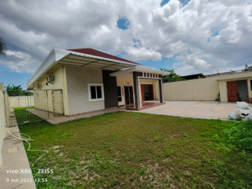Dijual rumah bulatan mewah semi furnished siap huni dengan halaman yang cukup luas lokasi dekat Jl. Kuantan - Pekanbaru