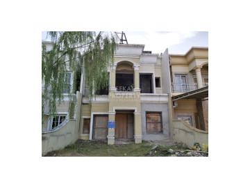 Dijual Rumah 2 Lt. Sudirman City Square, Pekanbaru