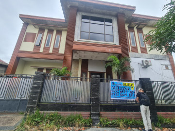 Dijual 1 unit rumah mewah 2 lantai lokasi Jelan Lobak tengah kota Pekanbaru