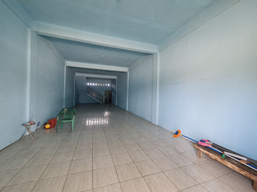 Di sewakan 1 unit ruko 2 lantai tepi jalan Umban Sari Palas tengah kota Pekanbaru