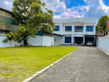 DIJUAL RUMAH BULATAN DENGAN TANAH LUAS DAN SANGAT TERAWAT LOKASI SUKAJADI - PEKANBARU