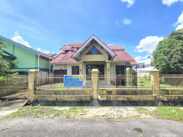 DIJUAL RUMAH BULATAN DENGAN TANAH LUAS DALAM CLUSTER KOMPLEK PEMDA JL.SOEKARNO HATTA - PEKANBARU