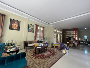 Dijual Rumah mewah 2lt  cantik, semi furnished,  siap huni lokasi Jl. Kelapa Sawit - Pekanbaru