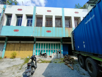 Dijual Ruko Gandeng Depan + Belakang siap pakai di Tepi Jalan Besar, Di Jl. Tuanku Tambusai / Nangka - Pekanbaru