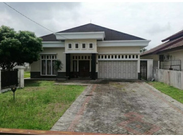 Dijual Rumah Bulatan + Kontrakan rumah lokasi Jl Putri Indah - Pekanbaru