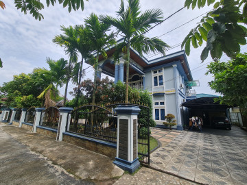 Di jual 1 unit rumah bulatan 2 lantai tepi jalan lokasi Jalan Cipta Karya tengah kota Pekanbaru