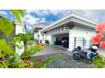 DIJUAL RUMAH MEWAH ADA KOLAM RENANG JL.TRYASARI