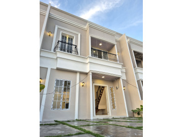 Dijual Rumah cluster mewah 2lt kondisi baru lokasi dekat RS Awal Bros Hangtuah