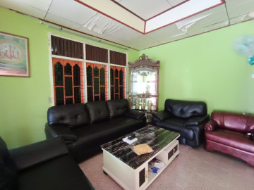 DIJUAL  RUMAH + TANAH LUAS DI JL.SEKUNTUM