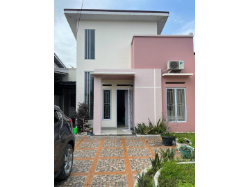 DIJUAL RUMAH CANTIK SEMI FURINISHED DI JALAN RAMBUTAN / ARIFIN AHMAD - PEKANBARU