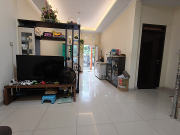 DIJUAL RUMAH 2 LT LOKASI TENGAH KOTA JALAN KARYA INDAH PEKANBARU RIAU