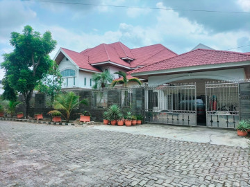 DIJUAL RUMAH MEWAH 2 LANTAI BESERTA ISINYA DI JALAN DAMAI LANGGENG  PEKANBARU