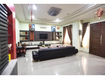 Dijual Ruko 3lt full renovasi, cantik dan siap huni di Jl. Tengku Umar - Pekanbaru