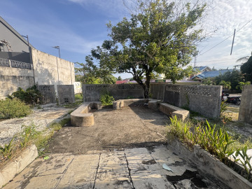 DISEWAKAN RUMAH TANAH LUAS EX CAFE JL. CEMARA