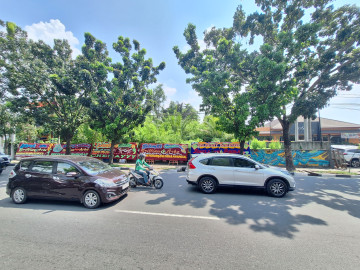 DISEWAKAN SEBIDANG TANAH LOKASI STRATEGIS TEPI JALAN SUDIRMAN-PEKANBARU