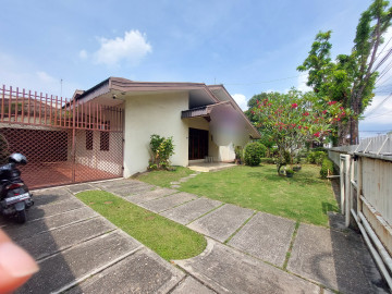 DIJUAL RUMAH BULATAN DI TENGAH KOTA JL.MERBAU