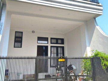 DIJUAL RUMAH CANTIK 2 LANTAI LOKASI DAERAH BANDUNG
