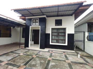 DIJUAL RUMAHSIAP HUNI DITEPI JALAN BESAR DI JALAN PURWODADI