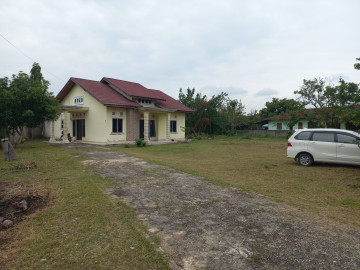 DISEWAKAN SEGERA RUMAH BESERTA TANAH LUAS DI JL. INPRES