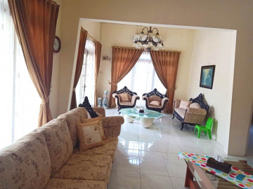 Dijual Tanah + Rumah murah dan cantik di tepi jalan besar Jl. Gajah Mada - Pekanbaru