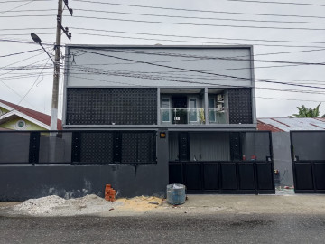 Dijual Rumah Mewah Full Furnished 2Lantai  Tepi Jalan Besar, Siap Huni - Jalan Satria Pekanbaru
