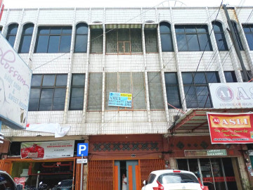 Disewakan Ruko 3lt siap pakai, murah di Jl. Riau - Pekanbaru