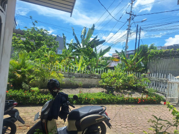 DIJUAL RUMAH BULATAN LOKASI TENGAH KOTA DEKAT JALAN RIAU