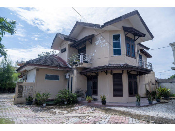DIJUAL RUMAH MEWAH 2 LT + PAVILION JL.TENGKU BEY