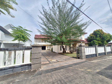 DIJUAL RUMAH BULATAN + RUMAH 2 LANTAI LOKASI DEKAT JL.SATRIA/BAMBU KUNING-PEKANBARU