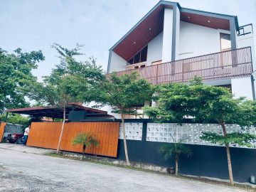 DIJUAL RUMAH MEWAH 2LT FULL FURNISH JL.SOEKARNO HATTA