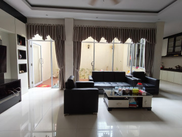DIJUAL RUMAH CLUSTER SEMI FURNISHED LOKASI TENGAH KOTA JALAN SATRIA