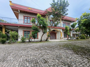 DI JUAL RUMAH 2 LANTAI JL SUTOMO