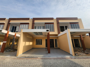 Dijual Rumah Mewah 2 lantai Di Jl. Karya Makmur / Riau Ujung - Pekanbaru