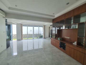DIJUAL RUMAH CLUSTER CANTIK SEMI FURNISHED LOKASI DEKAT JL. SUDIRMAN - PEKANBARU