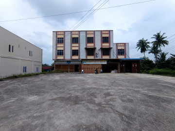 DIJUAL / DISEWAKAN RUKO GANDNEG 3LT LOKASI TEPI JALAN LINTAS TIMUR KM12