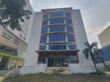 DISEWAKAN GEDUNG 8 LANTAI LOKASI JL. SUDIRMAN - PEKANBARU