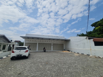 Di jual 3 unit ruko gandeng 1 lantai tepi jalan lokasi Marpoyan Tengah kota Pekanbaru