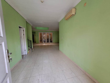 DISEWAKAN RUMAH CLUSTER 2 LANTAI LOKASI DEKAT JALAN SUDIRMAN-PEKANBARU