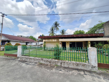 DIJUAL RUMAH BULATAN DENGAN TANAH LUAS DALAM KOTA LOKASI JL.SUNGAI KAMPAR-PEKANBARU