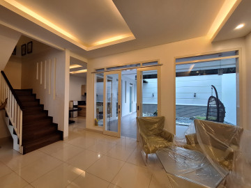 DISEWAKAN RUMAH CLUSTER ELITE 2 LT FULL FURNISH LOKASI SUDIRMAN-PEKANBARU