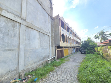 DIJUAL SEBIDANG TANAH BONUS 10 UNIT RUKO 3 LANTAI LOKASI LIMA PULUH - PEKANBARU