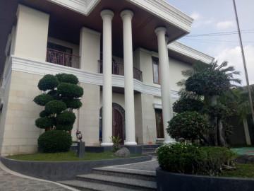 Dijual Rumah mewah 2lt di tengah kota Pekanbaru Jl. Sentosa