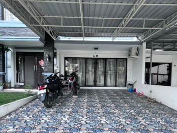 DIJUAL RUMAH MEWAH 2 LT  FULL FURNISH  LOKASI DI KOMPLEK CLUSTER  SOEKARNO HATTA-PEKANBARU