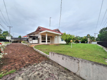 DIJUAL RUMAH BULATAN DENGAN TANAH LUAS LOKASI JL.SUTOMO - PEKANBARU