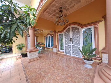 DIJUAL RUMAH BULATAN FURNISHED DENGAN TANAH CUKUP LUAS DI DAERAH JL.KULIM-PEKANBARU