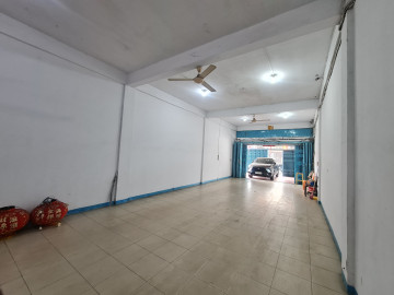 Di jual dan sewakan ruko 3 lantai tepi jalan lokasi Jalan Durian tengah kota Pekanbaru