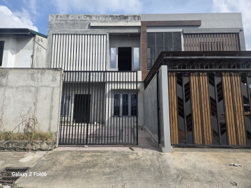 DIJUAL RUMAH 2LT DEKAT JL.SOEKARNO HATTA