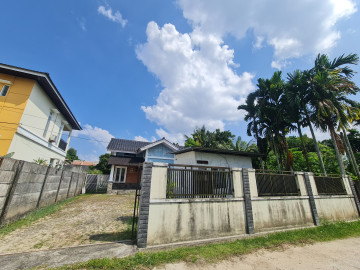 Dijual 1 unit rumah bulatan lokasi Jalan Soekarno Hatta dekat Jalan Bhakti tengah kota Pekanbaru