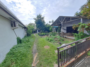 DIJUAL SEBIDANG TANAH ADA BANGUNAN LAMA  LOKASI DEKAT JL.KAYU MANIS-PEKANBARU